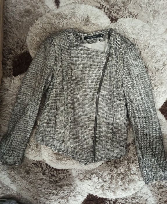Geaca marimea S, cu fermoar