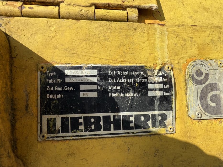 Продава се багер Liebherr  932