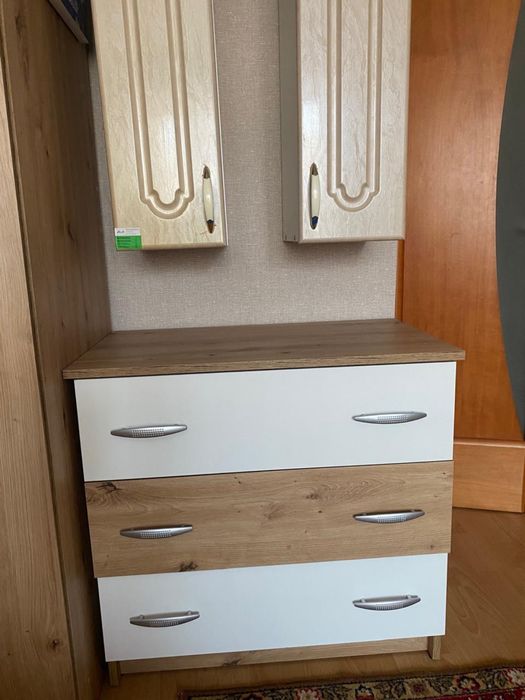 Продам комоды, стол