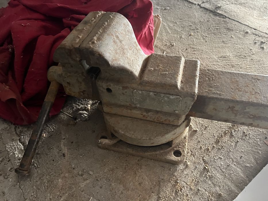 Продам тиски в рабочем состоянии