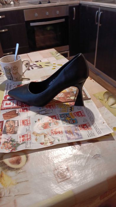 Обувки чисто нови