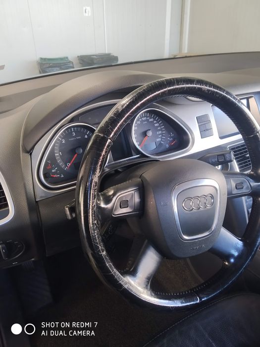 Продавам Audi Q7