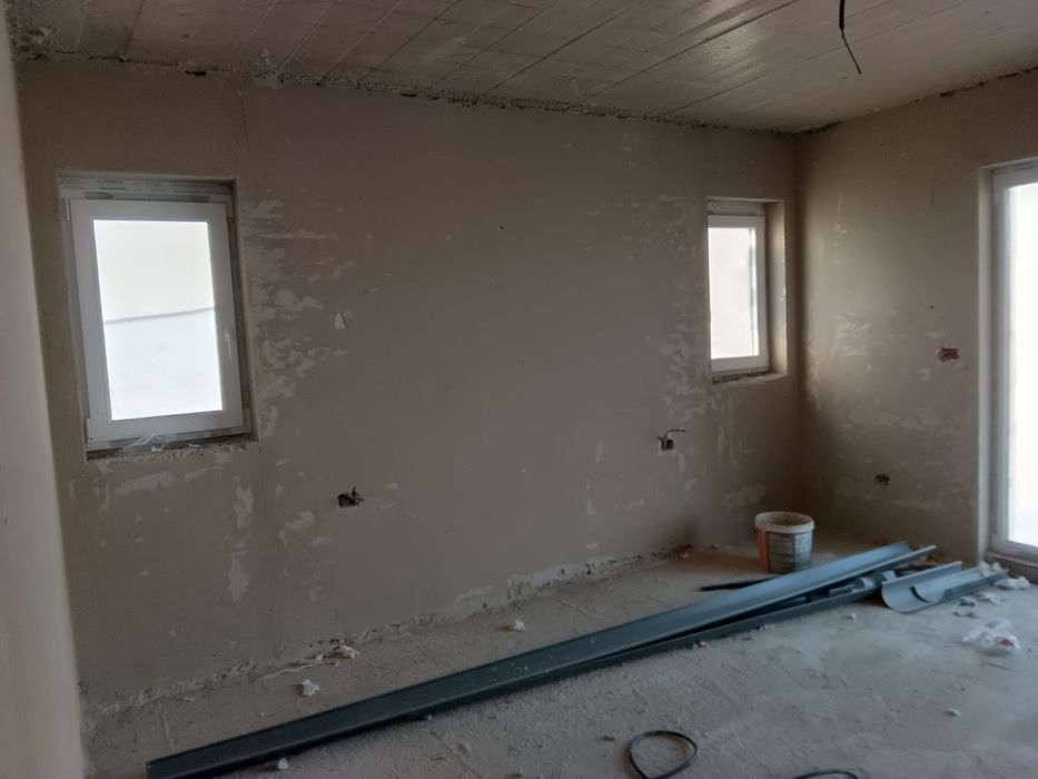 Execut tencuiala mecanizata