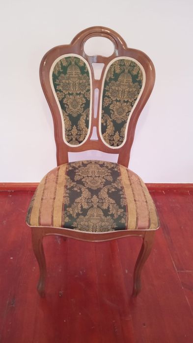 Продается стол раздвижной со стульями