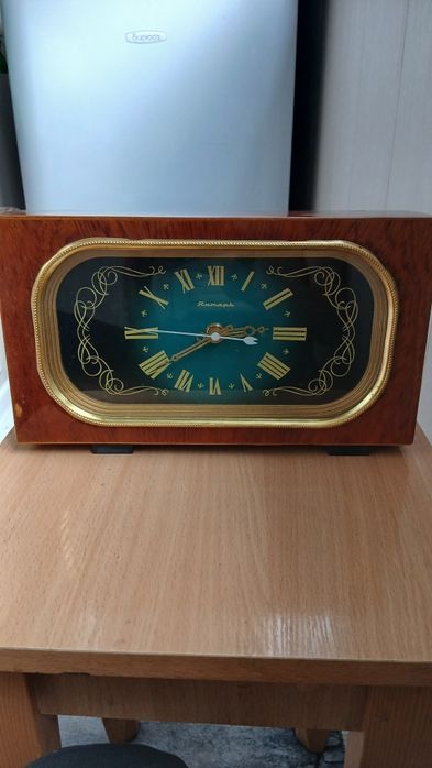 Продам настольные часы.