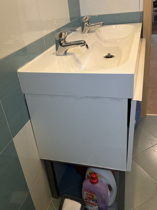 Мивка за баня с два смесителя