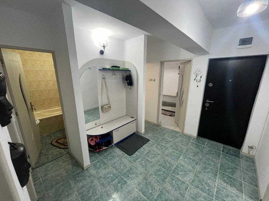 Vand apartament 3 camere spațios în Slănic Moldova la poala muntelui