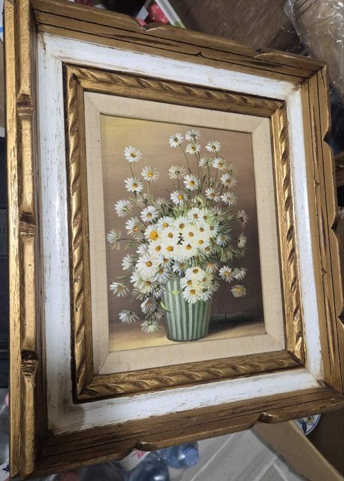 Картина с масивна дървена рамка