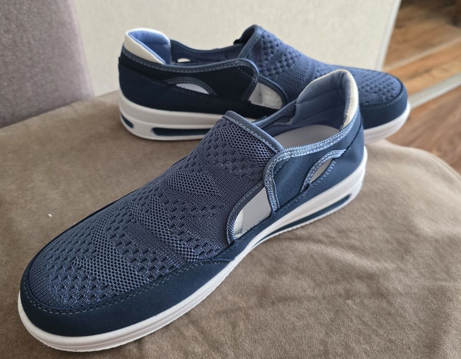 Кроссовки женские