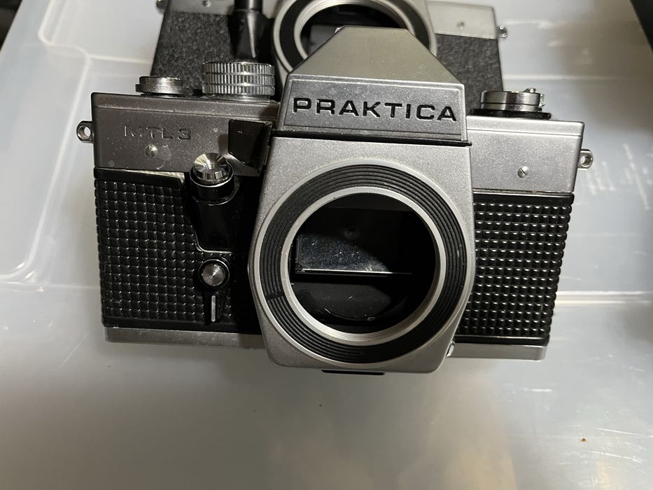 Aparat foto de colectie (body) Praktica pe film