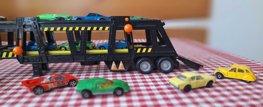 MATCHBOX камион автотранспортер - като нов