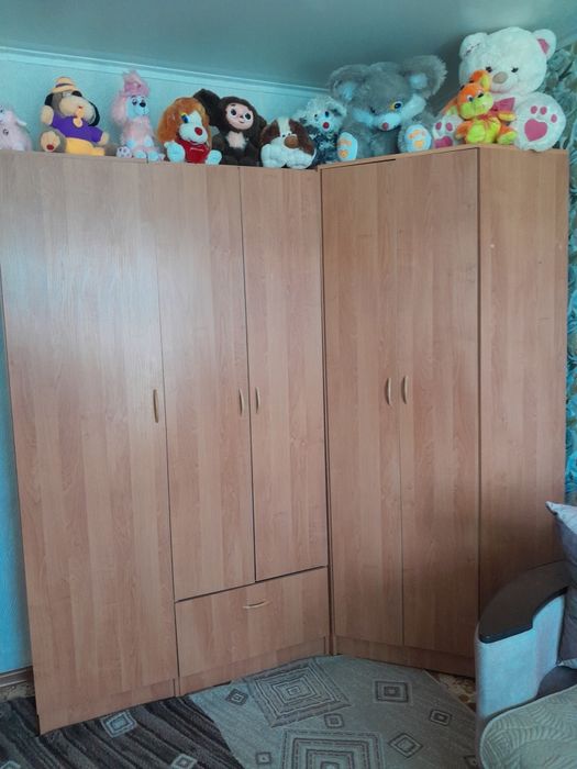 Продам шкаф угловой в хорошем состоянии