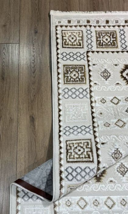 Красивый ковёр новый