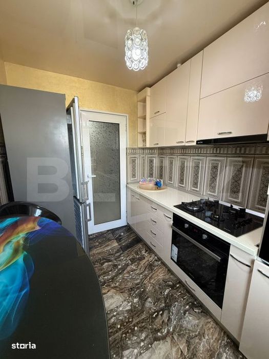 Apartament 3 camere, semidecomandat, 59 mp, stradal, zona Micro 17