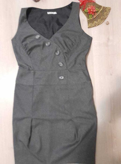 Красиви рокли размер 44