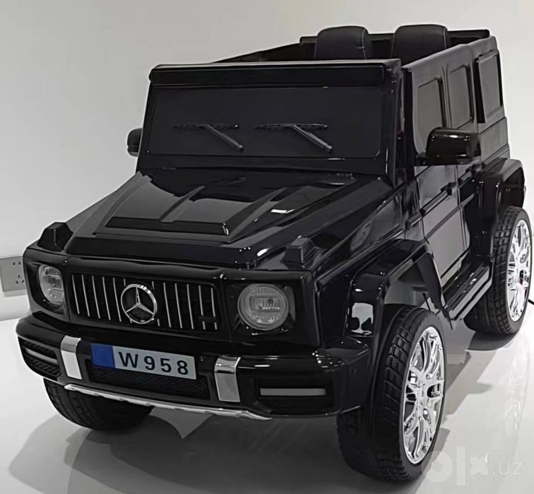 Детский автомобиль  Mercedes-Benz  оснащен мощным двигателем