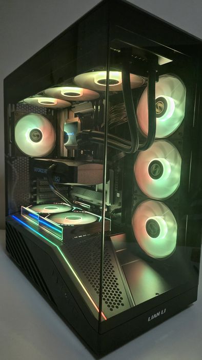 Чисто нов Ultimate Gaming PC (Ryzen 7 7800X3D / RTX 5070 / 32GB DDR5)