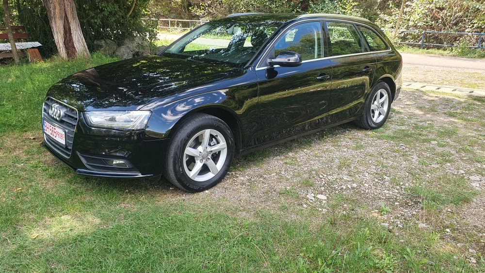 Audi A4 Avant 2013 Quattro 177 cp Xenon navigatie incalzire in scaune  senzori parcare start-stop cornering