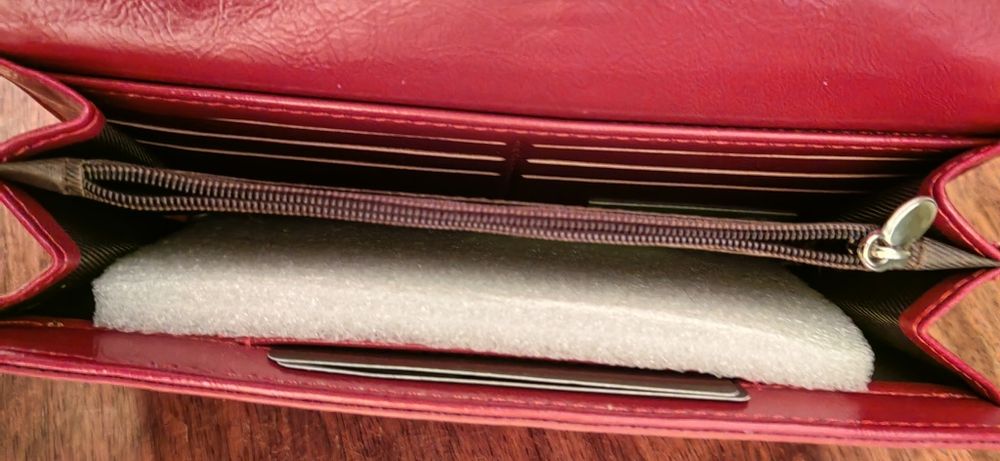 Дамско портмоне ново