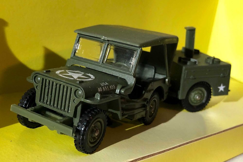 Macheta militara Verem Jeep cu cantina USA 1940 scara 1 43