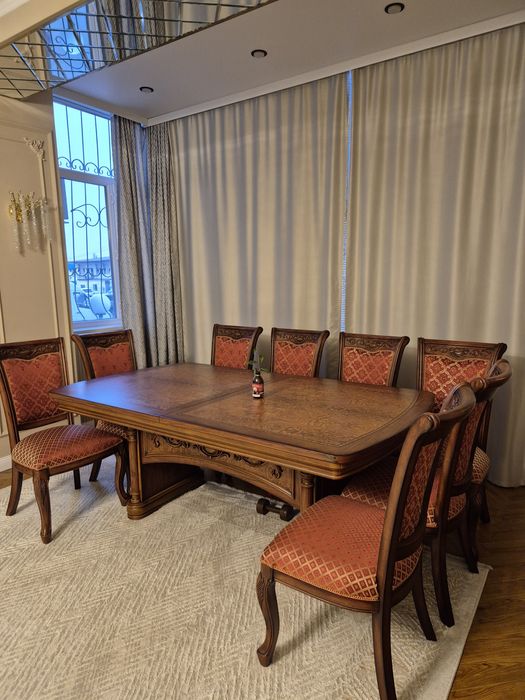 Продам Стол со стульями для зала