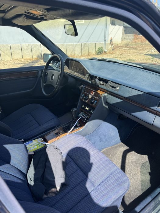 MERCEDES-BENZ E-Class 1990 — imagine 5