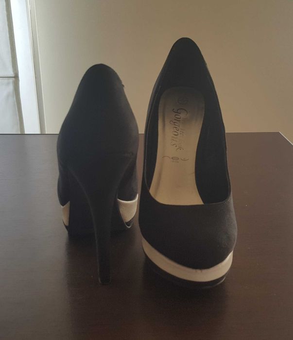 Черни обувки на висок ток