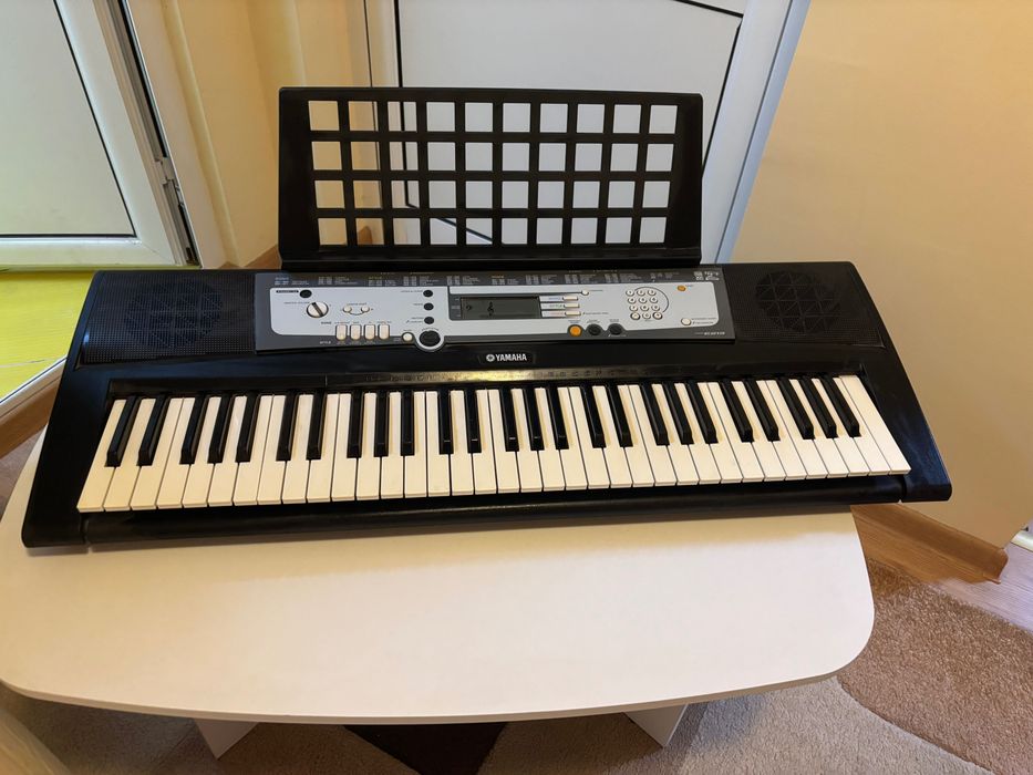 Синтезатор Yamaha PSR E214