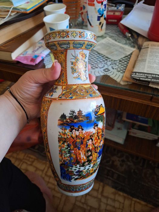 Порцеланова ваза