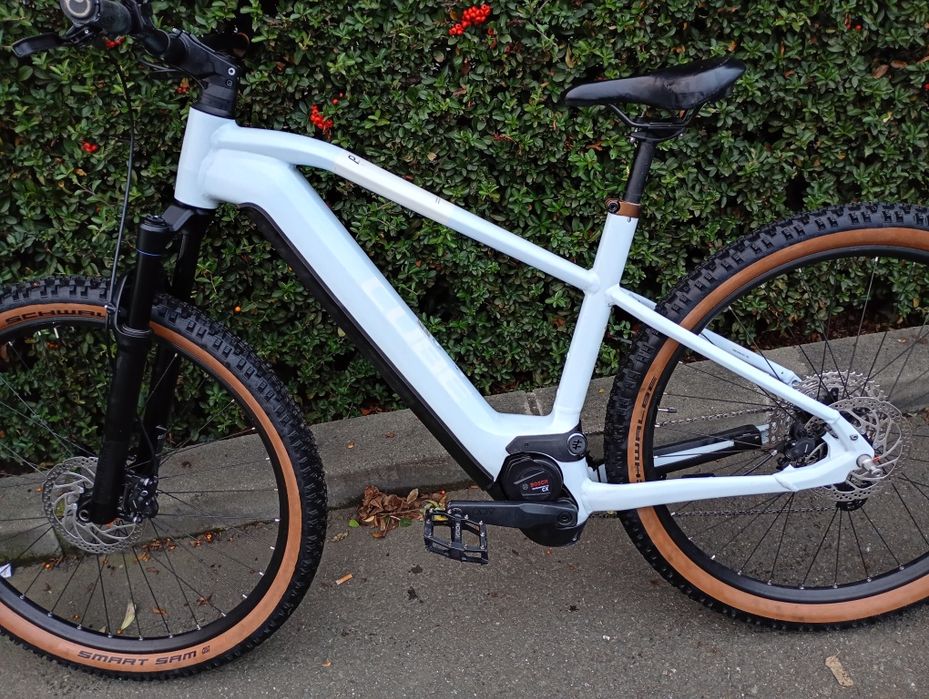 Bicicleta electrica Cube 750