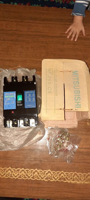 Продаётся автоматический выключатель Mitsubishi 250AMP 600V.
