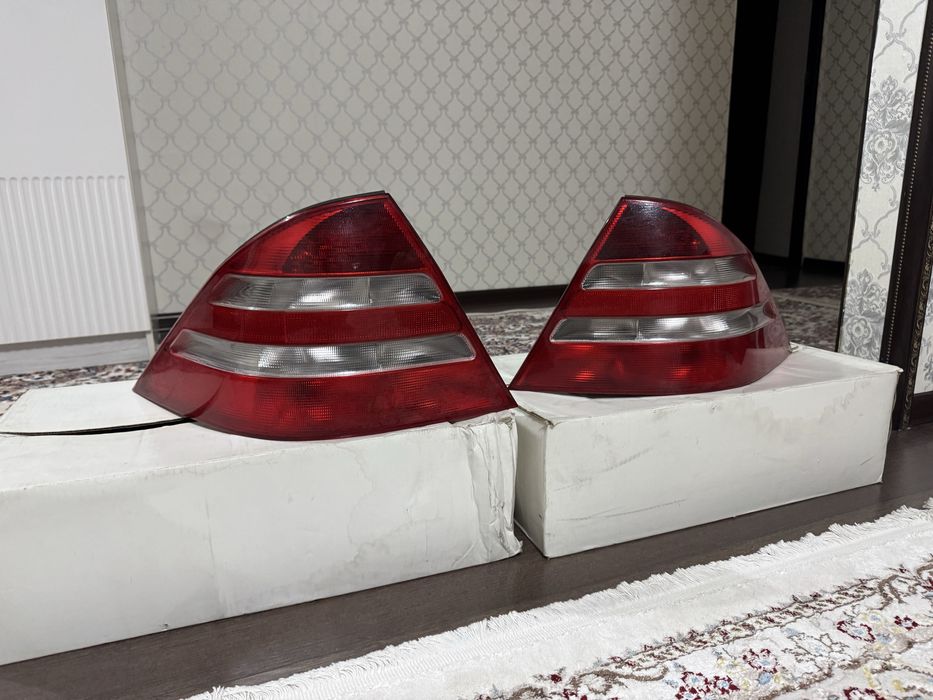 Продам фонари на W220