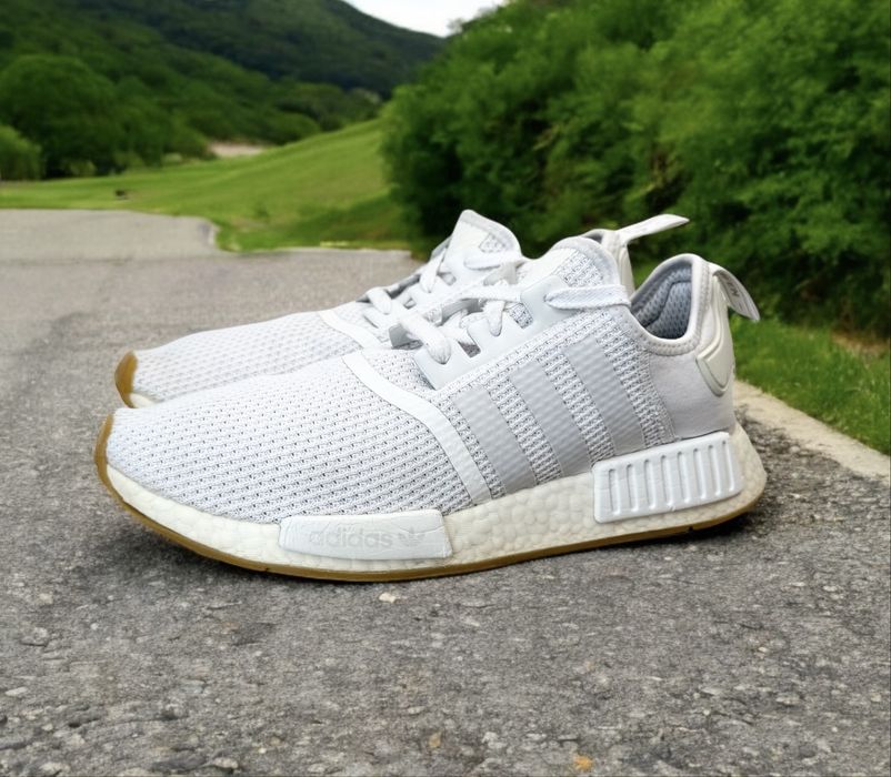 Adidas NMD_R1 ( 44) 28,5см. Маратонки