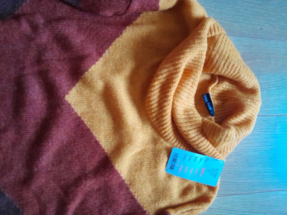 Пуловер  с полу яка