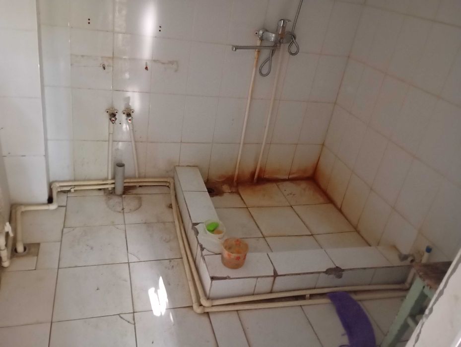 Barcha qulayliklarga ega Toshkent viloyati Oʻrta Chirchiq uy sotiladi