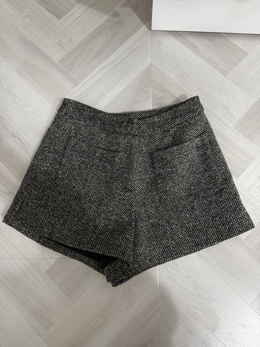 Твидовый женский костюм.