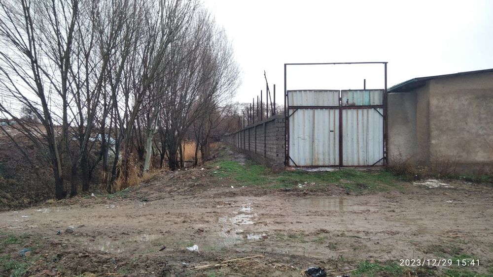 Uy Hovli sotiladi Toshkent oblast Yuqori Chirchiq