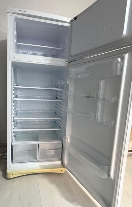 Frigider Indesit funcționabil clasa A+, stare bună