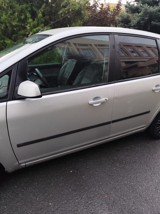 Ford C-max, an 2008,1.8 tdci,cutie manuala,dublu climateric.navigatie .acte la zi,se oferă fiscal,pret 2100 euro