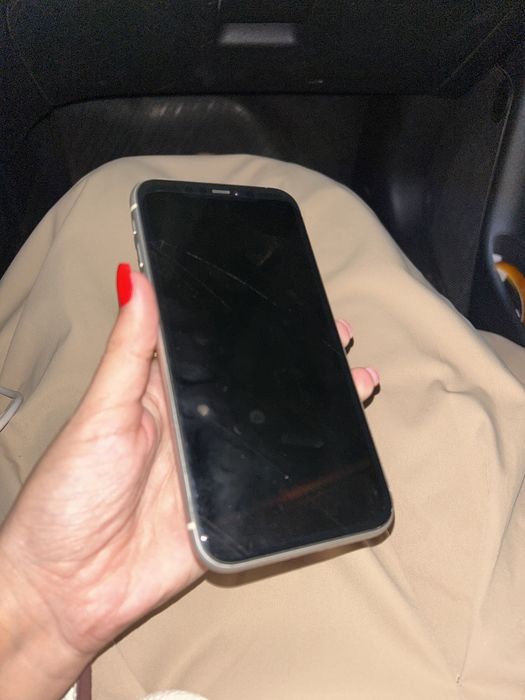 iphone 11  Redmi Note 10 PRO