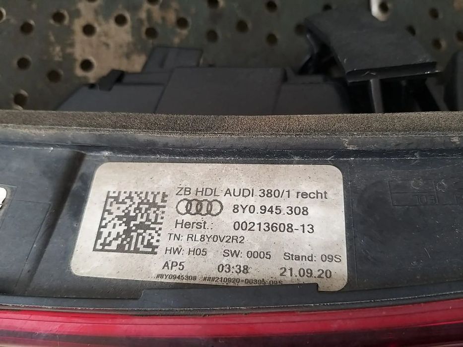 Stop tripla lampa dreapta led haion audi a3 8y 8y0945308 0021360813