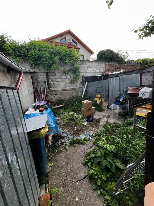 Vând casa în zona Căminul de Batrani