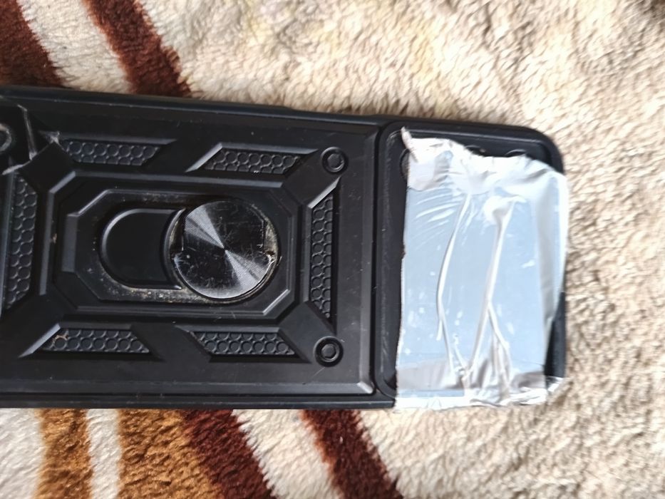 Vând telefon când ești nervos să îl arunci de podea