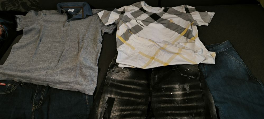 Къси дънкови панталони и тениски