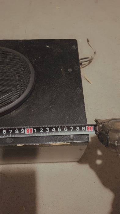Продам короб с динамиками.