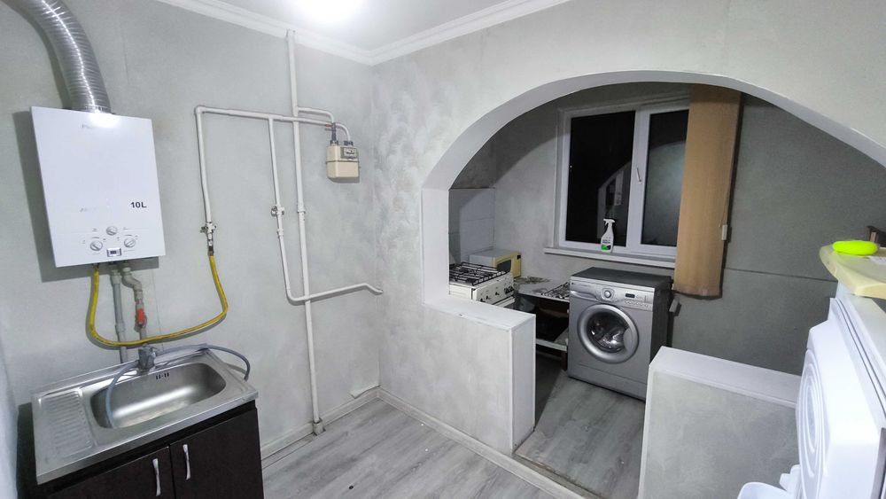 Продаётся 2-комнатная квартира 103-серии в 16 мкр. Этаж: 4 из 5.