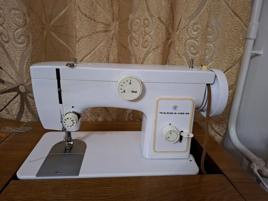 Продам швейную машинку