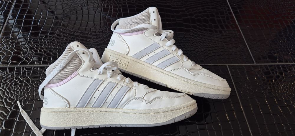 Маратонки Adidas номер 37