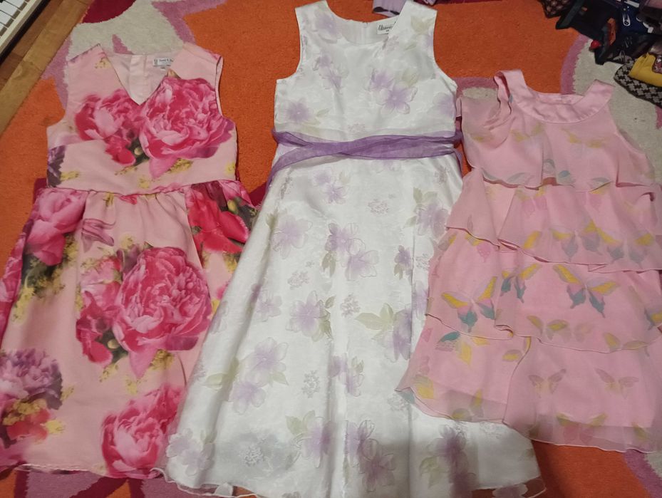 Лот от 17 рокли официални 7-8-9 години