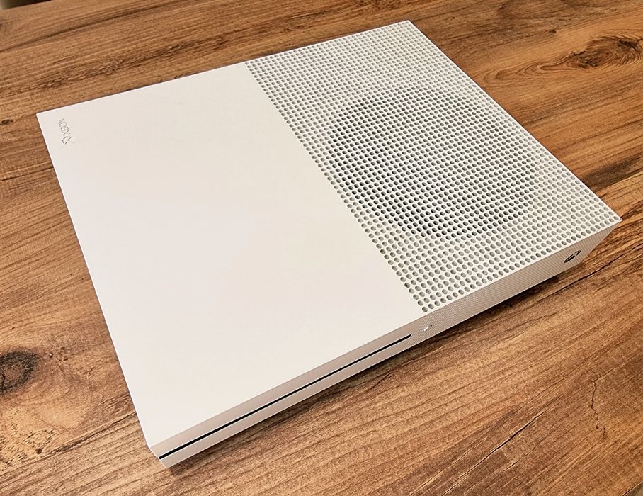 Продаваме Xbox One S